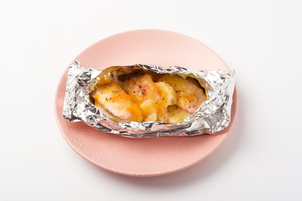 生鮭とチーズのアルミホイル焼きの写真